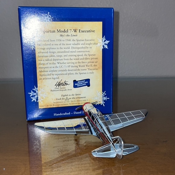 [Hallmark] Spartan Model 7-W Executive Ornament - Picture 2 of 3